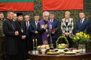Spotkanie wielkanocne z funkcjonariuszami i żołnierzami Litewsko-Polsko-Ukraińskiej Brygady w Lublinie  z udziałem wiceministra Macieja Wąsika