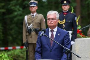 [VIDEO] Hołd dla litewskich lotników w 90. rocznicę katastrofy pod Pszczelnikiem