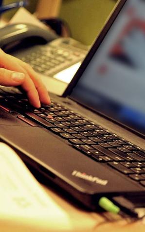 Szybka reakcja Policji na agresywne treści w internecie