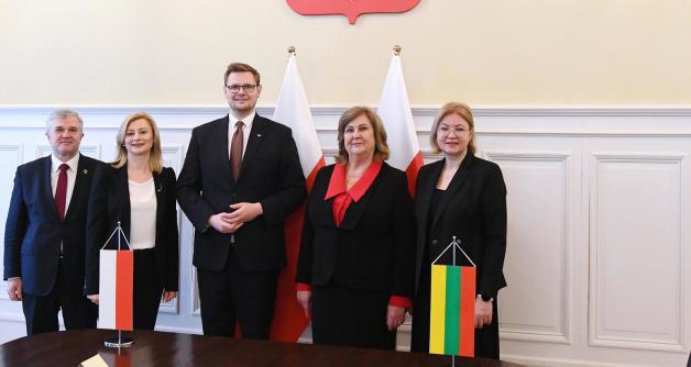 Skuteczna ochrona dzieci – spotkanie wiceministra Michała Wosia z delegacją litewskiego Sejmu